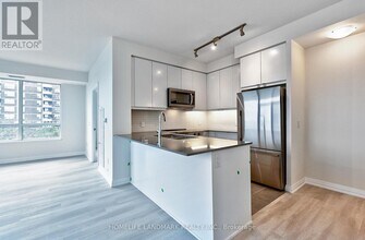 3270 Sheppard Ave E in Toronto, ON - Building Photo - Building Photo