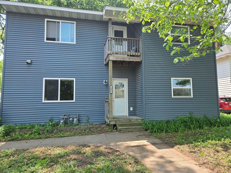 1403 Main St in Eau Claire, WI - Foto de edificio