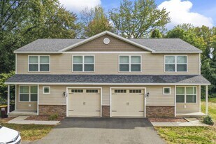 54 Plank Rd in Clifton Park, NY - Building Photo