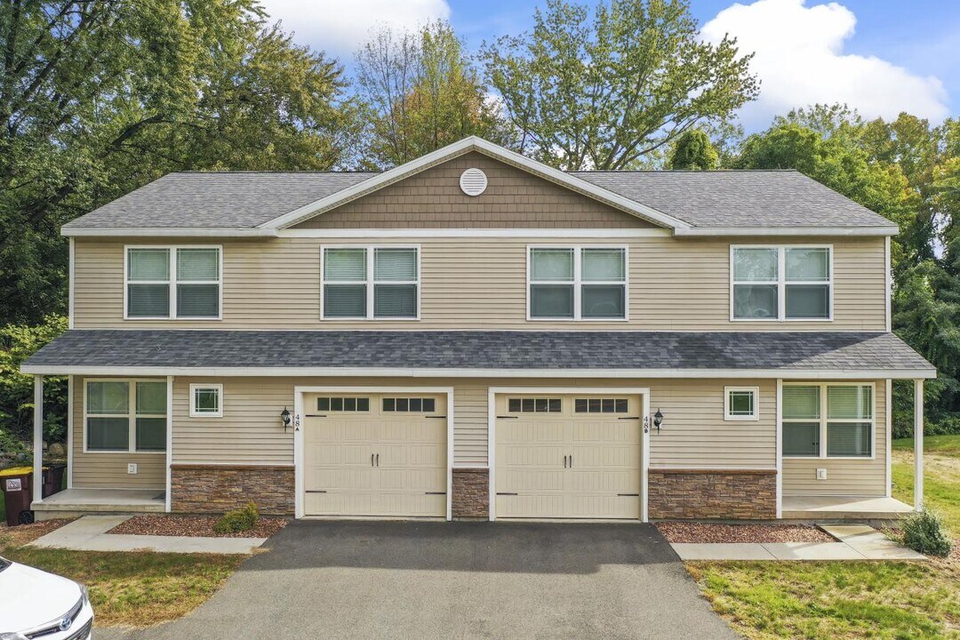 48 Old Plank Rd in Clifton Park, NY - Building Photo