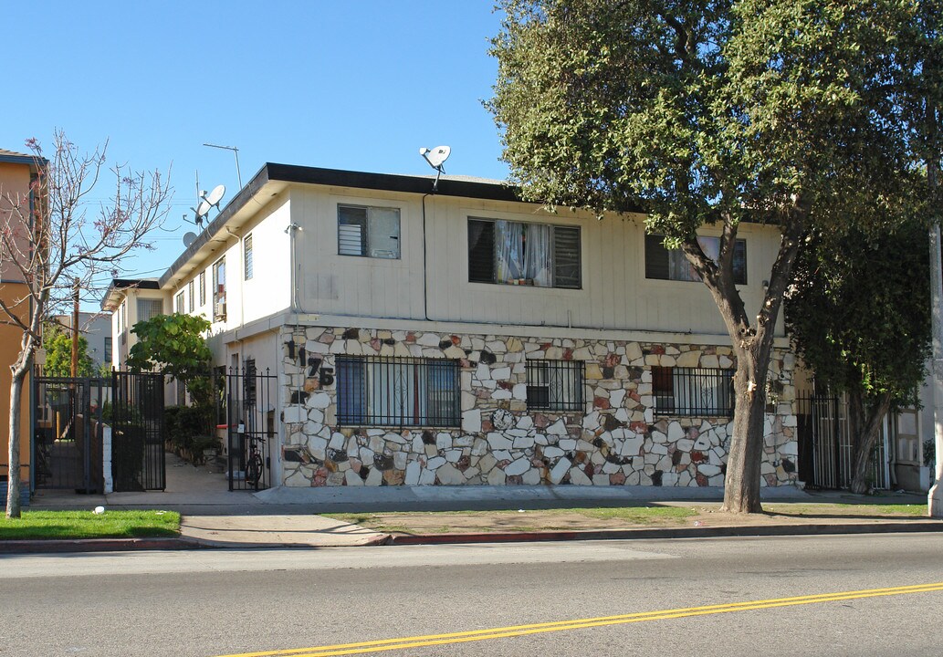 1175 S Fairfax Ave in Los Angeles, CA - Building Photo