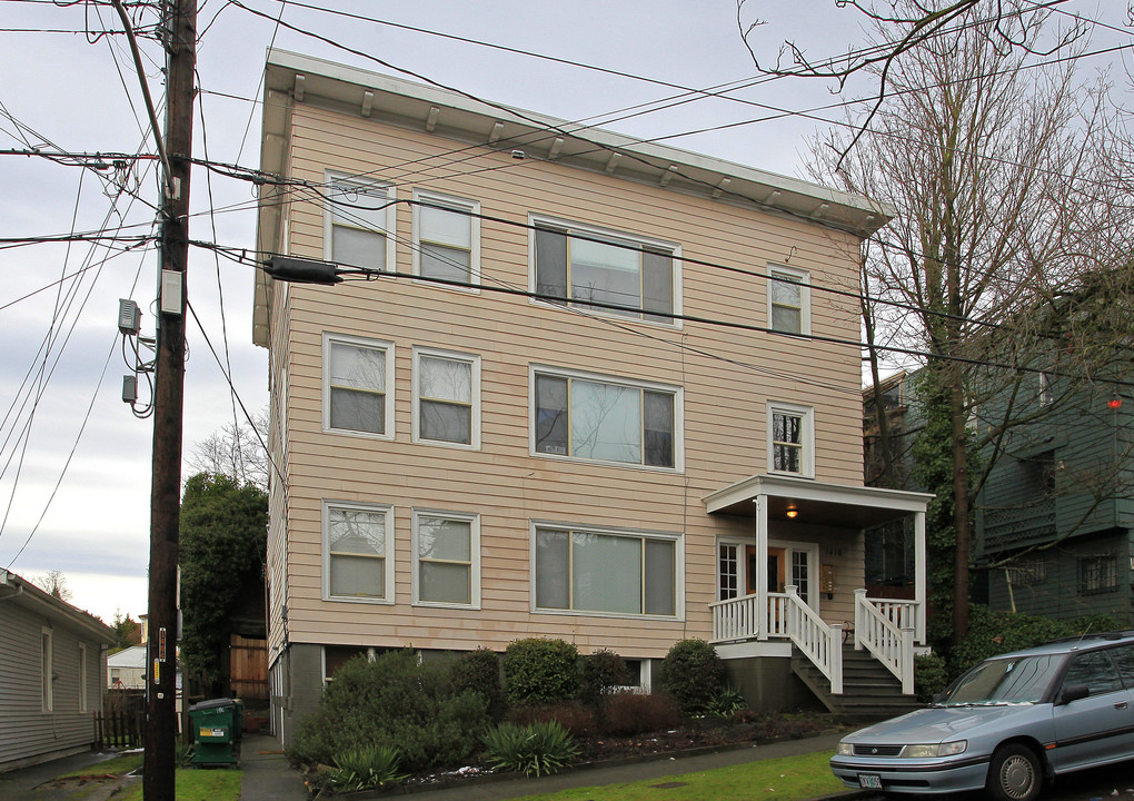 Winchester Place in Seattle, WA - Foto de edificio