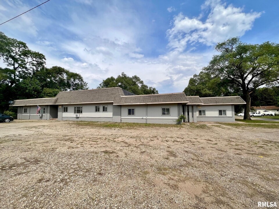 15804 3rd St in Rome, IL - Building Photo