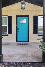 1415 Palm Dr in Winnie, TX - Foto de edificio - Building Photo