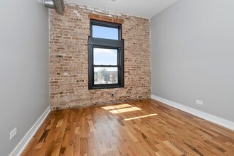 2754 W Cermak Ave. in Chicago, IL - Foto de edificio - Interior Photo