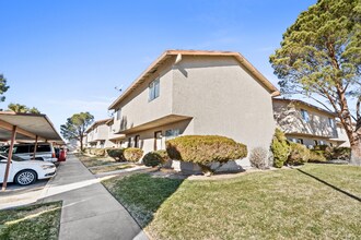 121 N Gateway Blvd in Ridgecrest, CA - Building Photo - Building Photo