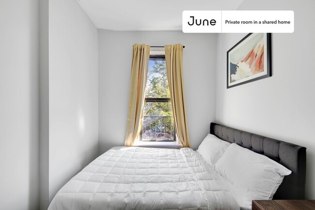 Private bedroom in 4 bed/1 bath Home in New York, NY - Building Photo - Building Photo
