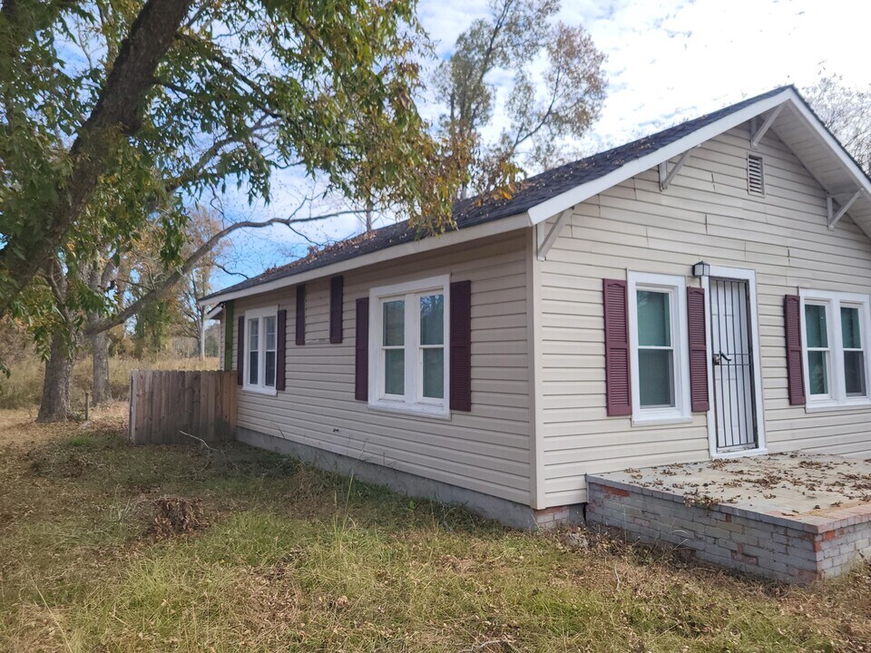 1213 Wilmington Hwy in Fayetteville, NC - Building Photo