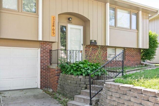 12865 Valley St in Omaha, NE - Building Photo - Building Photo