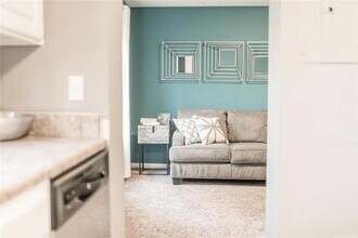 100 Chattahoochee Cir, Unit 407 in Roswell, GA - Building Photo - Building Photo