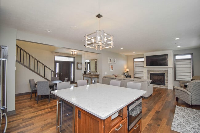 property at 912 S Torrey Pine Ln