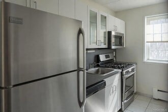 1 Consulate Dr, Unit 2K in Eastchester, NY - Building Photo - Building Photo