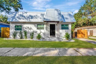 610 Woodlawn St in Clearwater, FL - Building Photo