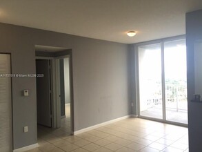 1 Glen Royal Pkwy in Miami, FL - Building Photo - Building Photo