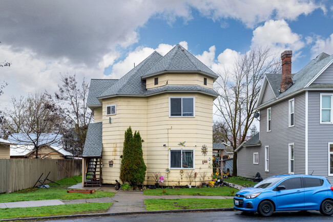 1833 W Dean Ave in Spokane, WA - Foto de edificio - Building Photo