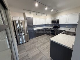 1033 Wilton Royal Dr in St. Louis, MO - Building Photo