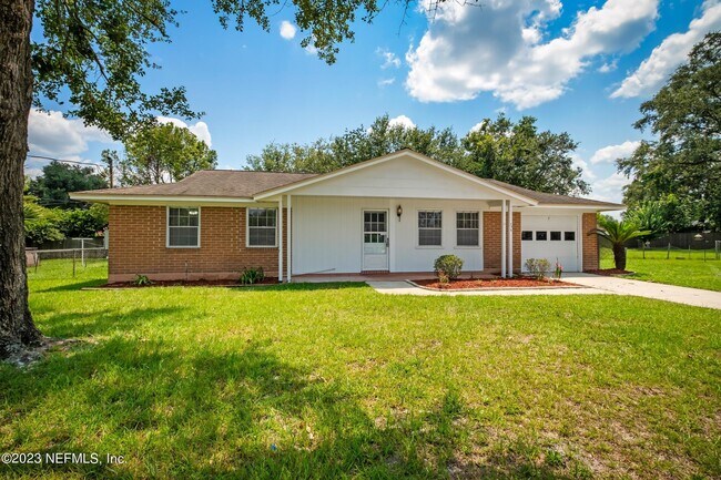 property at 736 Foxbriar Cove