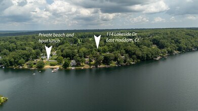 114 Lakeside Dr in East Haddam, CT - Foto de edificio - Building Photo