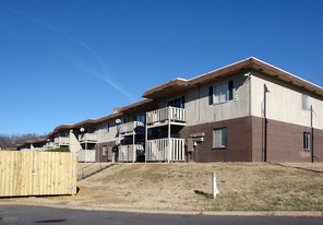 Parkway Crossing Apartments in North Little Rock, AR - Building Photo
