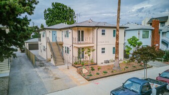 12349 Riverside Dr, Unit 12349 in Valley Village, CA - Building Photo