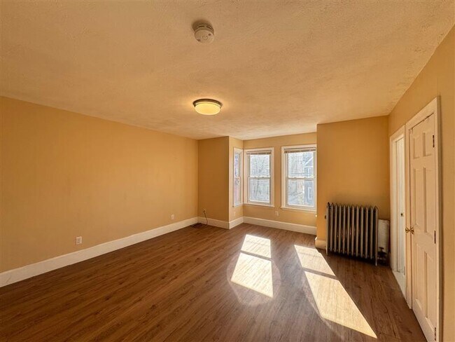 51 Beacon St in Somerville, MA - Foto de edificio - Building Photo