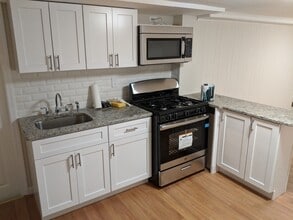 153 Weigands Ln, Unit FL1 in Secaucus, NJ - Foto de edificio - Building Photo