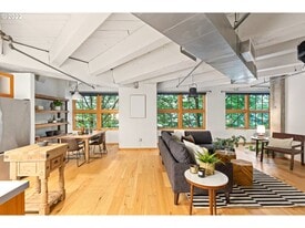 1420 NW Lovejoy St in Portland, OR - Building Photo