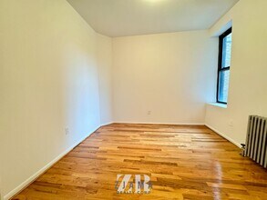 392 E 4th St in Brooklyn, NY - Building Photo - Building Photo