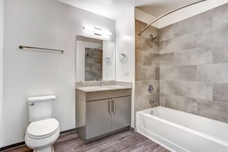 2354 N California Ave in Chicago, IL - Foto de edificio - Building Photo