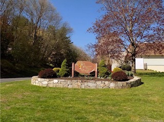 93 Chestnut St, Unit apt F in Bethel, CT - Foto de edificio - Building Photo
