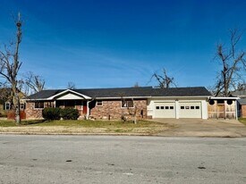 515 W Pine St in Rogers, AR - Building Photo