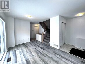 119 Songbird Private in Ottawa, ON - Building Photo - Building Photo