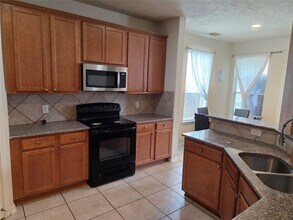 6818 Stoneyvale Dr in Houston, TX - Building Photo - Building Photo