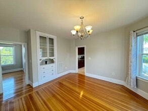 258 Broadway, Unit 2nd Floor in Malden, MA - Foto de edificio - Building Photo