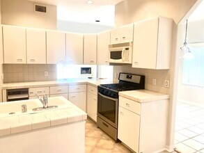 7629 Draper Ave, Unit 7629 Draper in La Jolla, CA - Foto de edificio - Building Photo