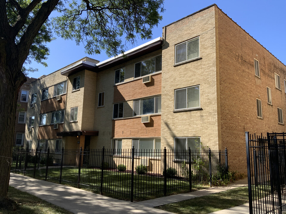 2520 W Berwyn Ave in Chicago, IL - Building Photo