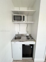 715 NE 6th St in Fort Lauderdale, FL - Building Photo