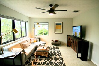 1331 N J Terrace in Lake Worth Beach, FL - Building Photo - Building Photo