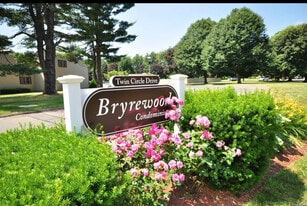 507 Twin Circle Dr in South Windsor, CT - Building Photo