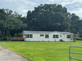 35643 Clinton Ave in Dade City, FL - Building Photo