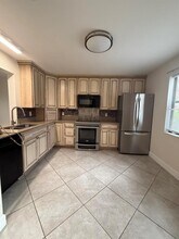 1303 Lakeview Dr E, Unit E in Royal Palm Beach, FL - Building Photo - Building Photo
