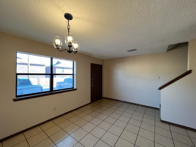 8915 McPherson Rd-Unit -M27 in Laredo, TX - Building Photo - Building Photo