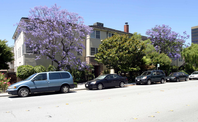 106 W 5th Ave in San Mateo, CA - Foto de edificio - Building Photo