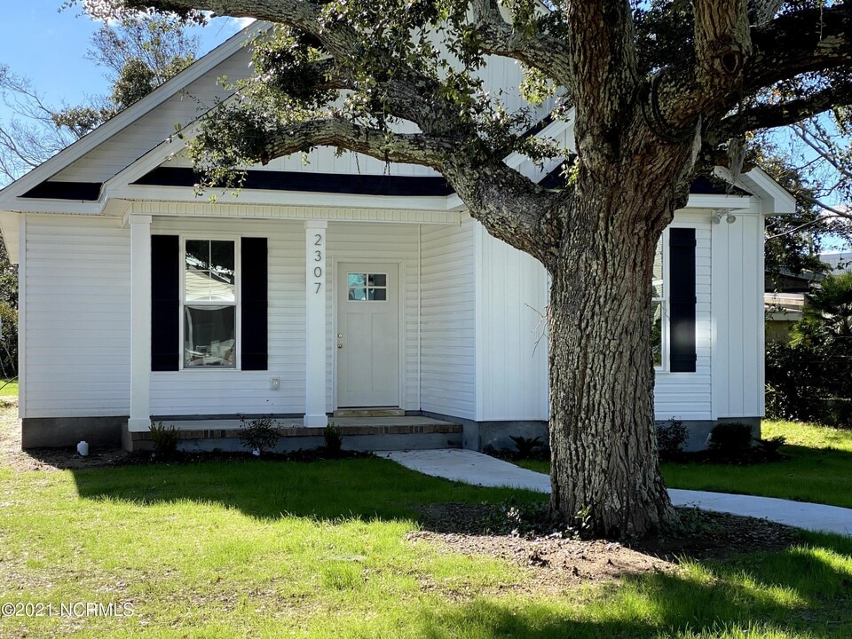 2307 Fisher St in Morehead City, NC - Building Photo