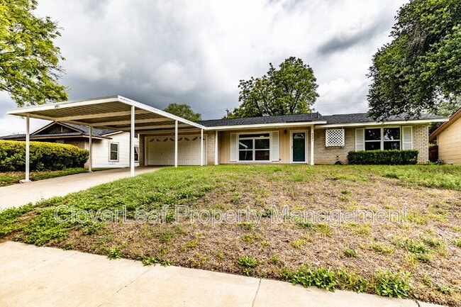 6331 Peace Pipe Dr in San Antonio, TX - Building Photo - Building Photo