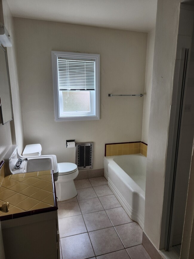150 N Catalina St in Los Angeles, CA - Building Photo - Building Photo