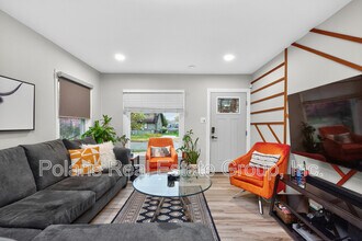 4905 Norwaldo Ave in Indianapolis, IN - Foto de edificio - Building Photo