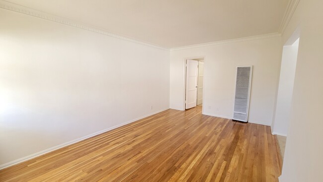 7922 Norton Ave, Unit #4 in West Hollywood, CA - Foto de edificio - Building Photo