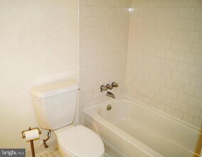 5901 Tamar Dr-Unit -8 in Columbia, MD - Building Photo - Building Photo