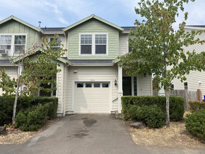 934 Prospect St in Oregon City, OR - Building Photo